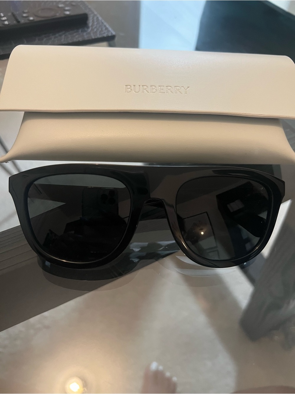 Burberry Black Sunglasses with Cream Case w Tags
